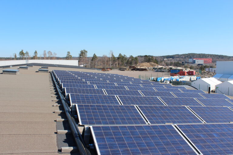 Solhybridanläggning hos Nordic Fastening Group, NFG